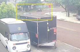 Nova câmera registra acidente entre carro e motocicleta no Bairro Floresta