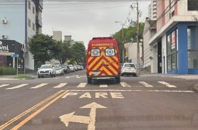 Jovem de 25 anos fica ferida após acidente na Rua Fortaleza, no Centro de Cascavel