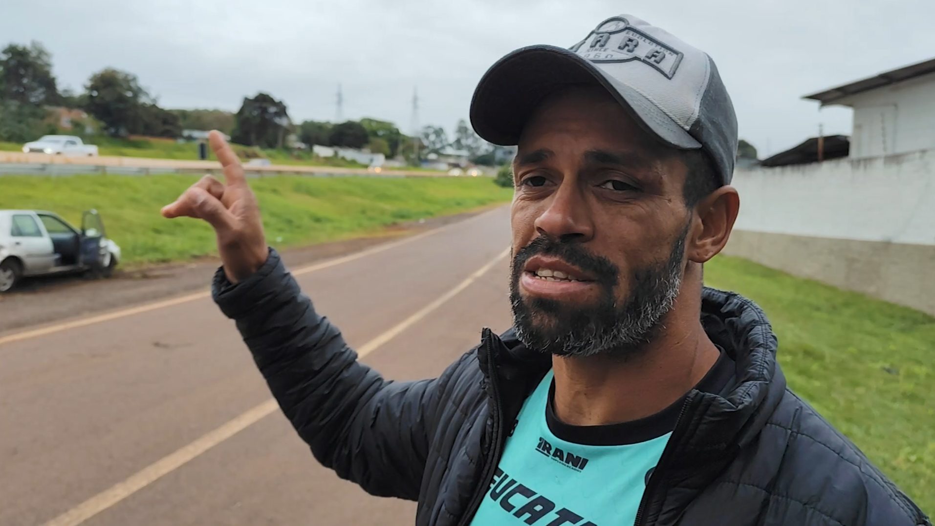 “Cara veio e cruzou com tudo na minha frente pra acessar a marginal”, afirma motorista sobre capotamento