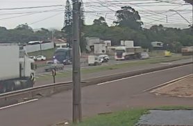 Vídeo mostra BR-277 'travada' e S10 atingindo traseira de Saveiro em Cascavel