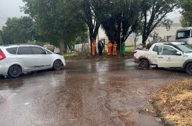Carro da Prefeitura se envolve em colisão na Rua Manaus, em Cascavel Carro da Prefeitura se envolve em colisão na Rua Manaus, em Cascavel