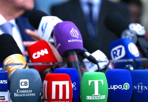 Assédio e sobrecarga ameaçam saúde mental de jornalistas, diz pesquisa