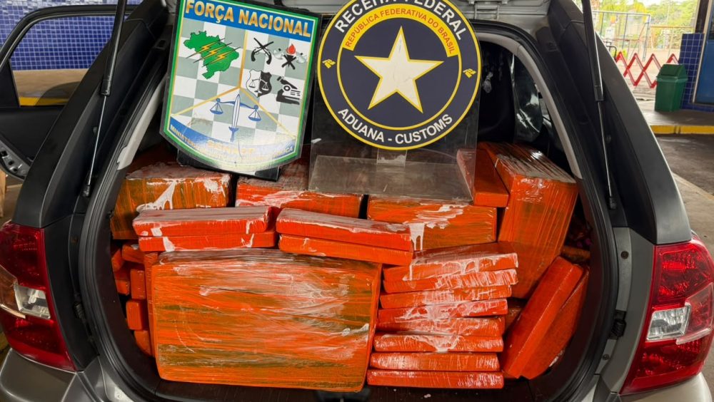 Receita Federal retém aproximadamente 300 kg de maconha na Ponte da Amizade Imagem referente a Receita Federal retém aproximadamente 300 kg de maconha na Ponte da Amizade