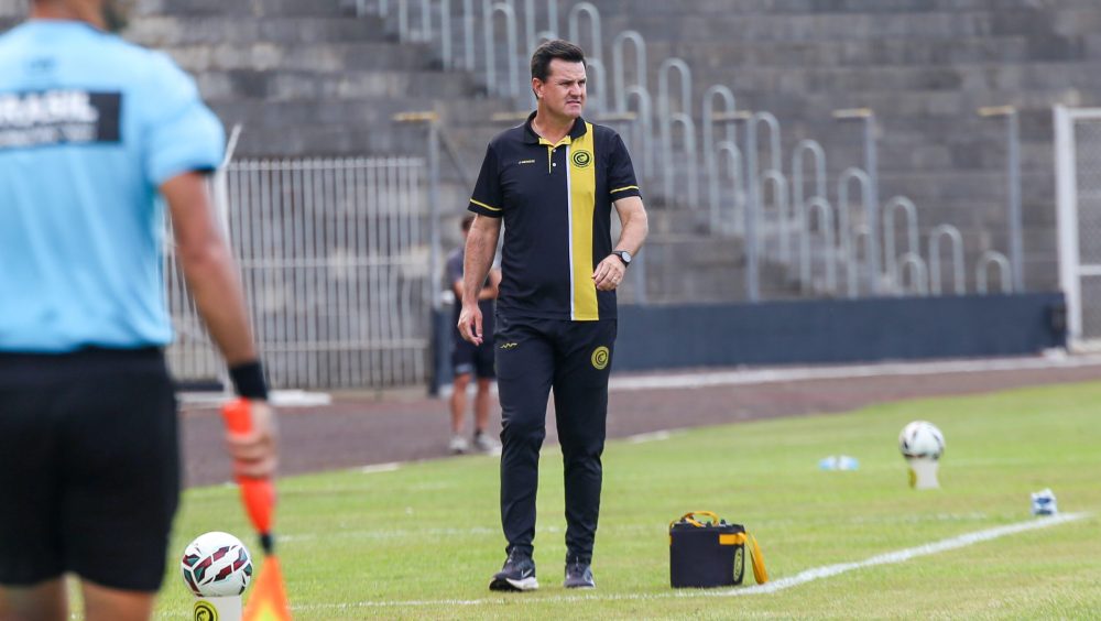 FC Cascavel anuncia saída do técnico César Bueno após 23 partidas no comando da equipe Imagem referente a FC Cascavel anuncia saída do técnico César Bueno após 23 partidas no comando da equipe