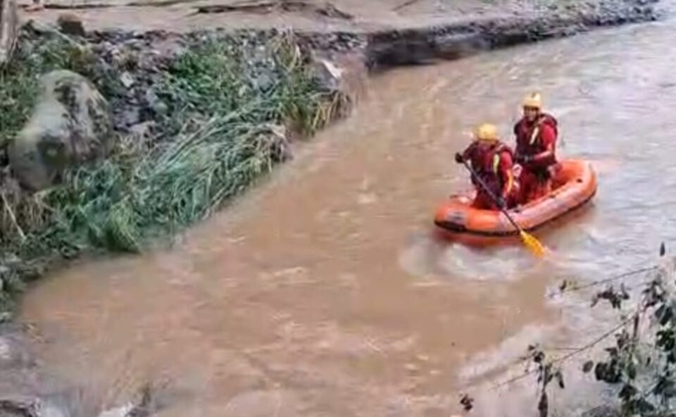 Corpo de homem é encontrado às margens do Rio Ribeira durante buscas por desaparecidos em Rio Branco do Sul Imagem referente a Corpo de homem é encontrado às margens do Rio Ribeira durante buscas por desaparecidos em Rio Branco do Sul