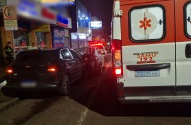 Motorista passa mal e bate carro em veículo estacionado em Cascavel