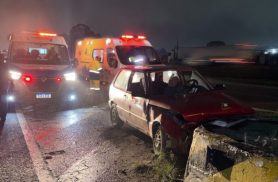 Pai morre e filha fica ferida após carro bater violentamente contra mureta no Contorno Sul Pai morre e filha fica ferida após carro bater violentamente contra mureta no Contorno Sul
