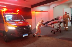 Homem é levado à UPA após ser encontrado caído no Santa Cruz