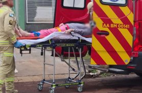 Mulher cai de escada em sobrado no Maria Luiza e Corpo de Bombeiros é acionado Mulher cai de escada em sobrado no Maria Luiza e Corpo de Bombeiros é acionado