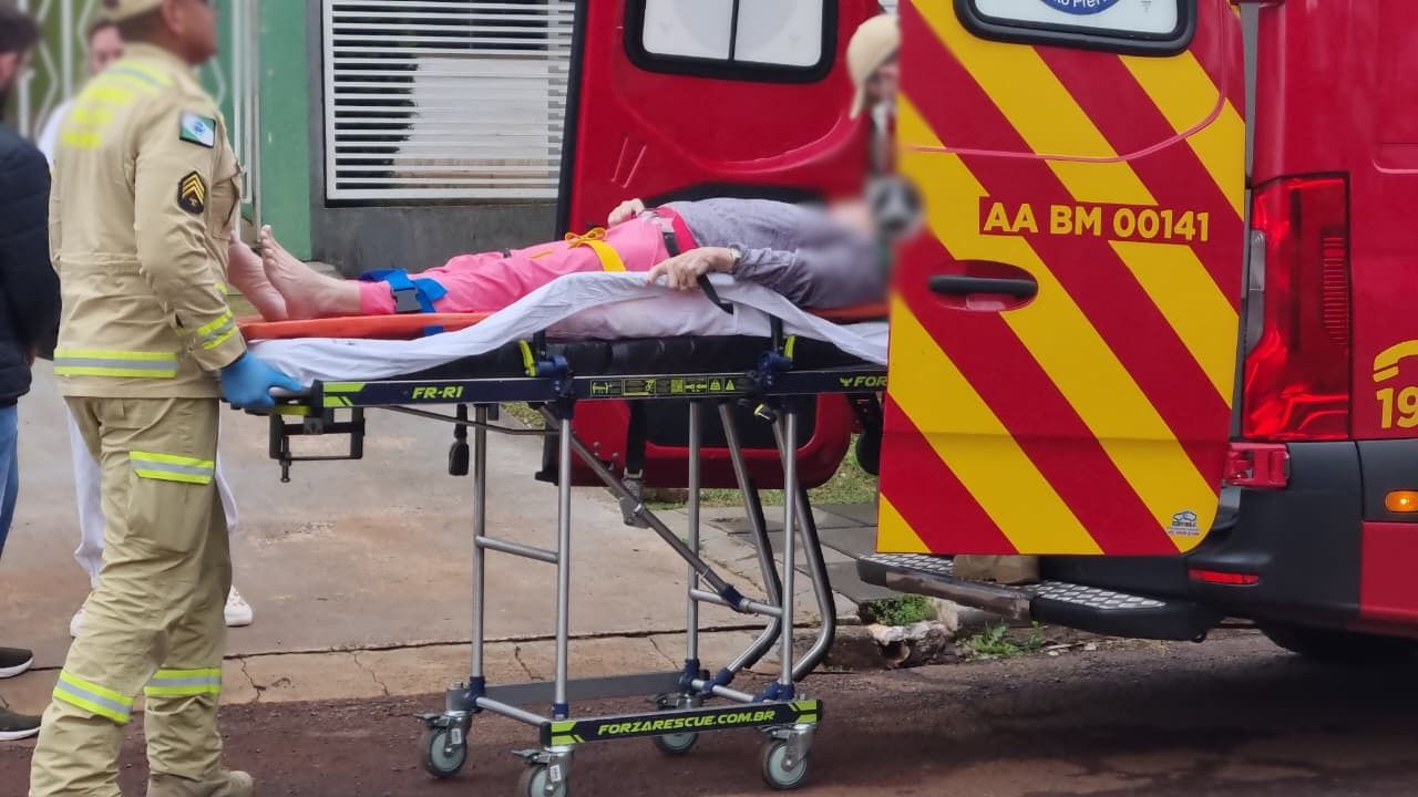 Mulher cai de escada em sobrado no Maria Luiza e Corpo de Bombeiros é acionado