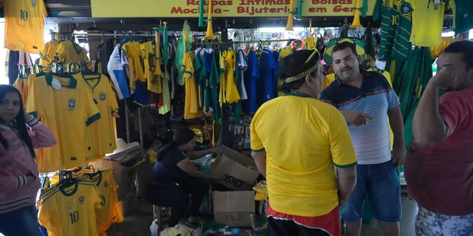 Vendas no comércio caem 0,8% em julho, com “ressaca” da Copa do Mundo Imagem referente a Vendas no comércio caem 0,8% em julho, com “ressaca” da Copa do Mundo
