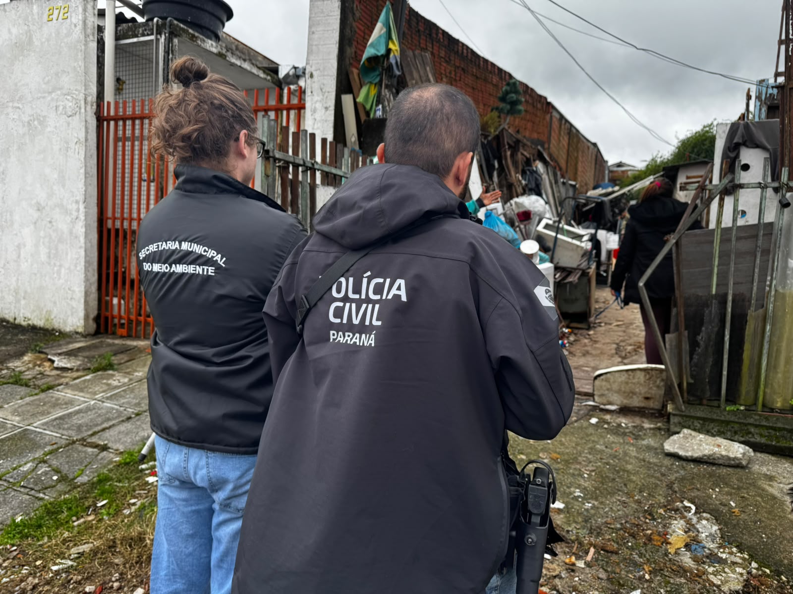 Polícia Civil resgata 11 cães vítimas de maus-tratos em Colombo