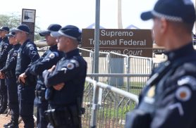 Dino cita descumprimento de normas e sugere julgamento conjunto dia 23 Dino cita descumprimento de normas e sugere julgamento conjunto dia 23