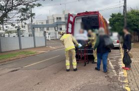 Mulher é socorrida pelo Siate após sofrer queda Mulher é socorrida pelo Siate após sofrer queda