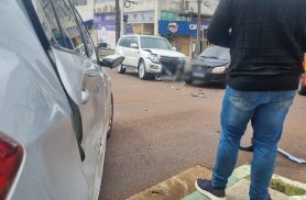 Batida entre Celta, Ceratto e Pajero deixa mulher ferida no São Cristóvão Batida entre Celta, Ceratto e Pajero deixa mulher ferida no São Cristóvão