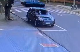 Imagens de câmera registram grave acidente entre Saveiro e Fiesta no Coqueiral Imagens de câmera registram grave acidente entre Saveiro e Fiesta no Coqueiral