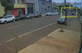 Novo ângulo mostra forte colisão entre três veículos em Cascavel
