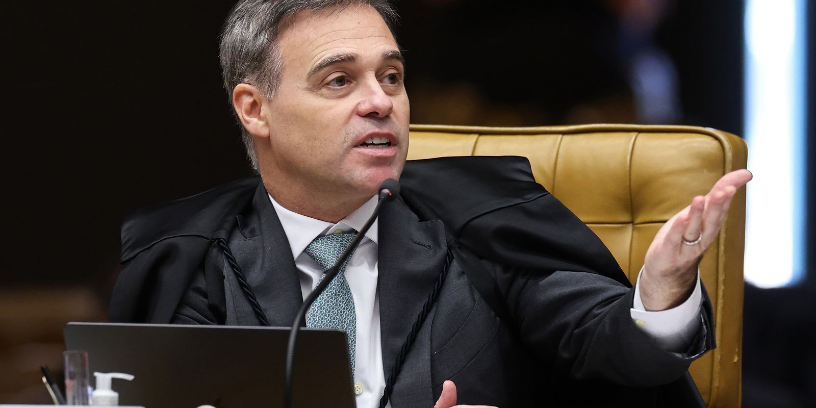 Imagem referente a Mendonça acompanha Fachin e vota por julgamento separado de Moraes