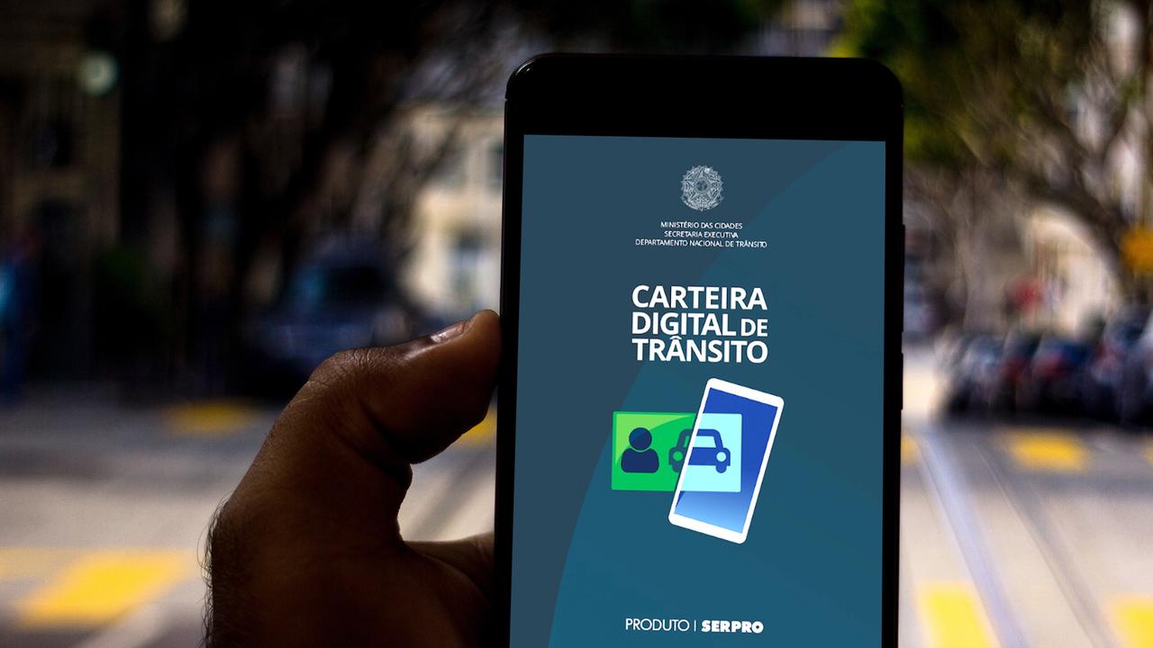 Imagem referente a CNH B passa a permitir veículos elétricos de até 4.250 kg; entenda a nova regra