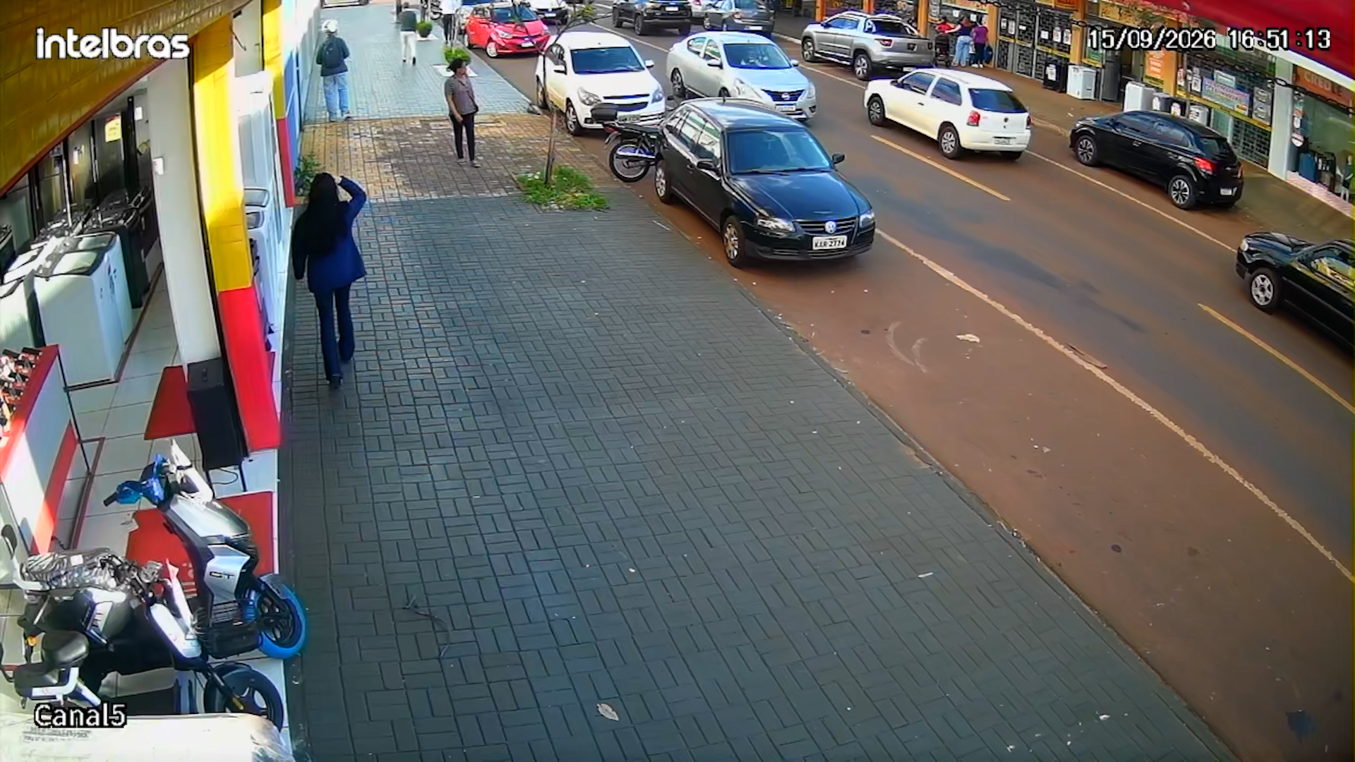 Vídeo mostra reação de populares após criança de 4 anos ser atropelada em Cascavel