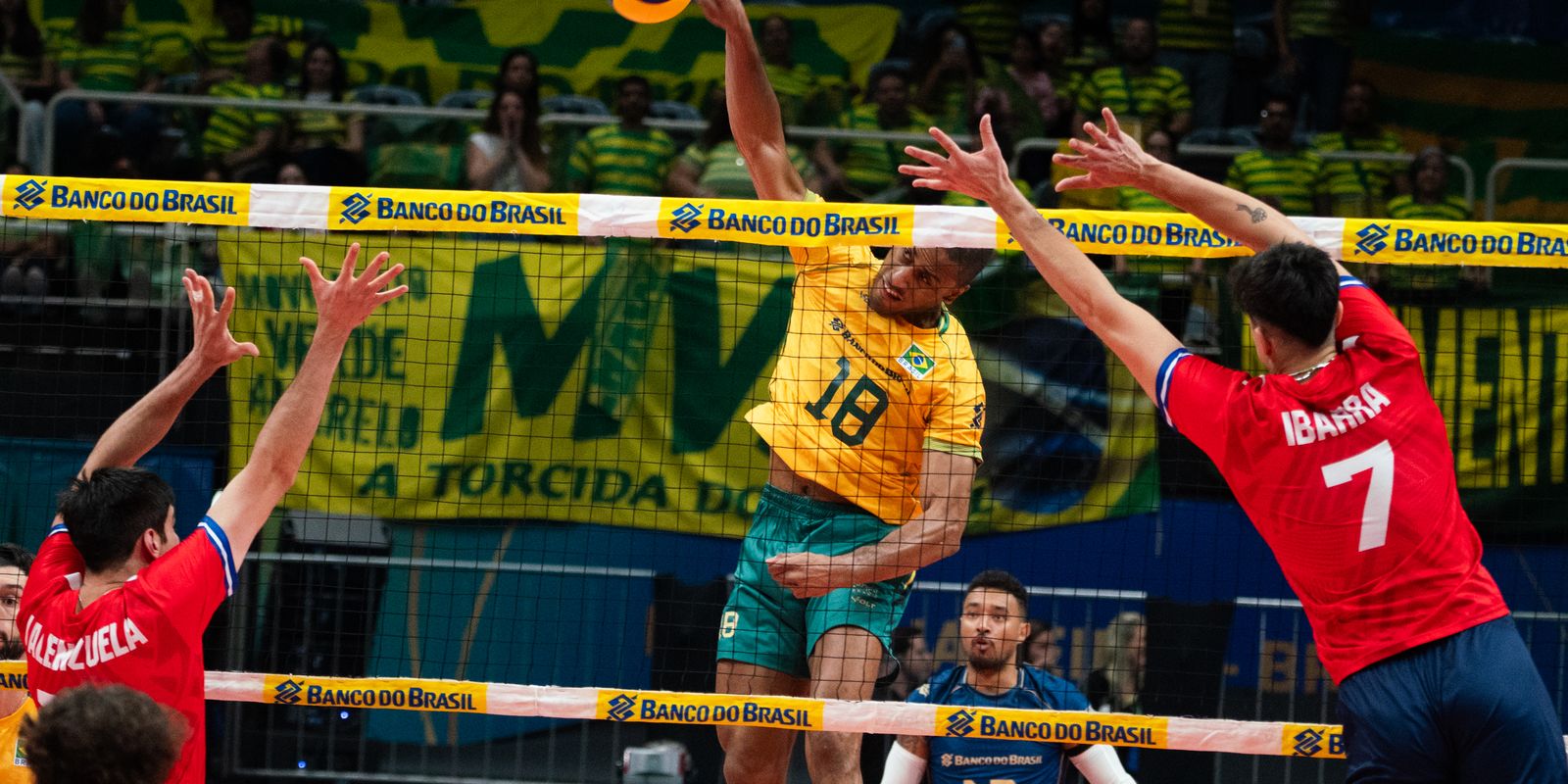 Imagem referente a Brasil vence Chile na estreia pelo Sul-Americano de vôlei masculino