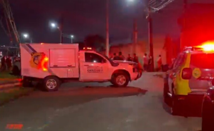 Mulher encontrada morta em valeta estava sem as roupas e foi estrangulada: “Morte violenta”, diz delegado Imagem referente a Mulher encontrada morta em valeta estava sem as roupas e foi estrangulada: “Morte violenta”, diz delegado
