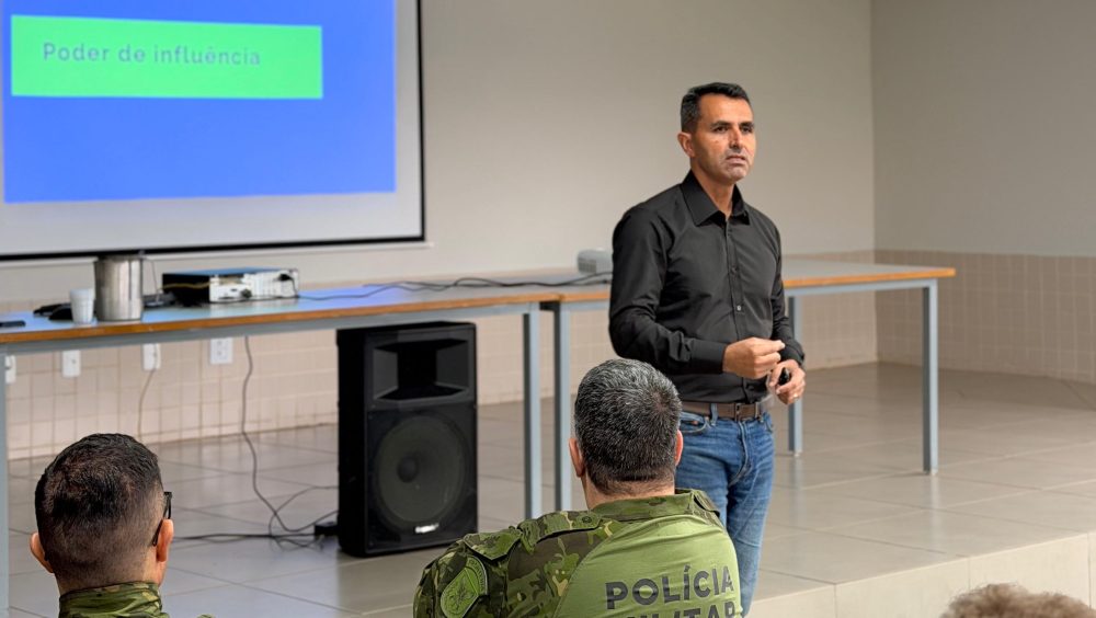 Casa Militar no BPFRON: Coronel Tordoro ministra palestra para futuros policiais em Guaíra Imagem referente a Casa Militar no BPFRON: Coronel Tordoro ministra palestra para futuros policiais em Guaíra