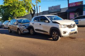 Engavetamento envolve três veículos na Rua Manaus, em Cascavel