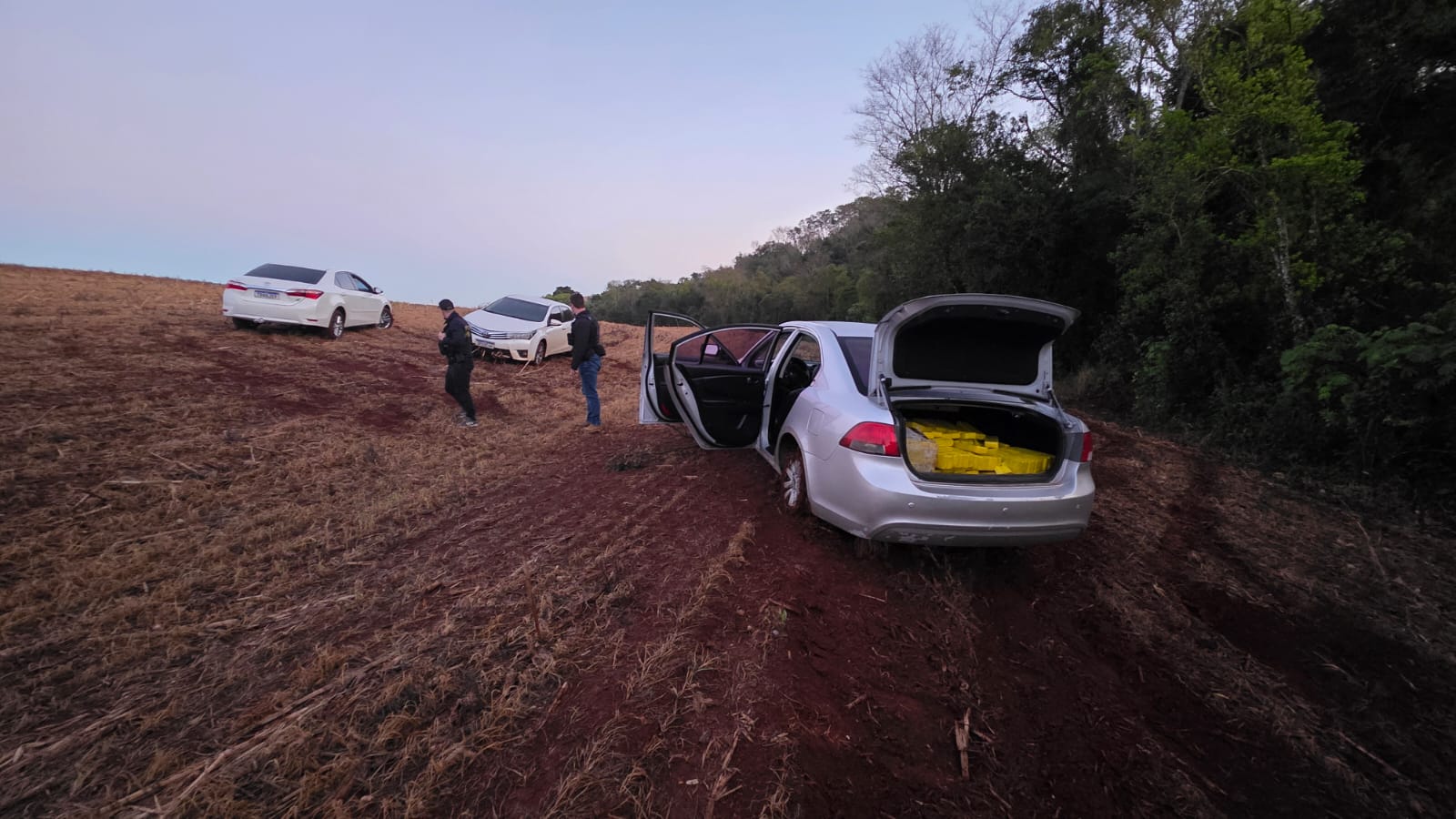 Polícia Federal apreende cerca de 300 kg de maconha após perseguição em Santa Tereza do Oeste Imagem referente a Polícia Federal apreende cerca de 300 kg de maconha após perseguição em Santa Tereza do Oeste