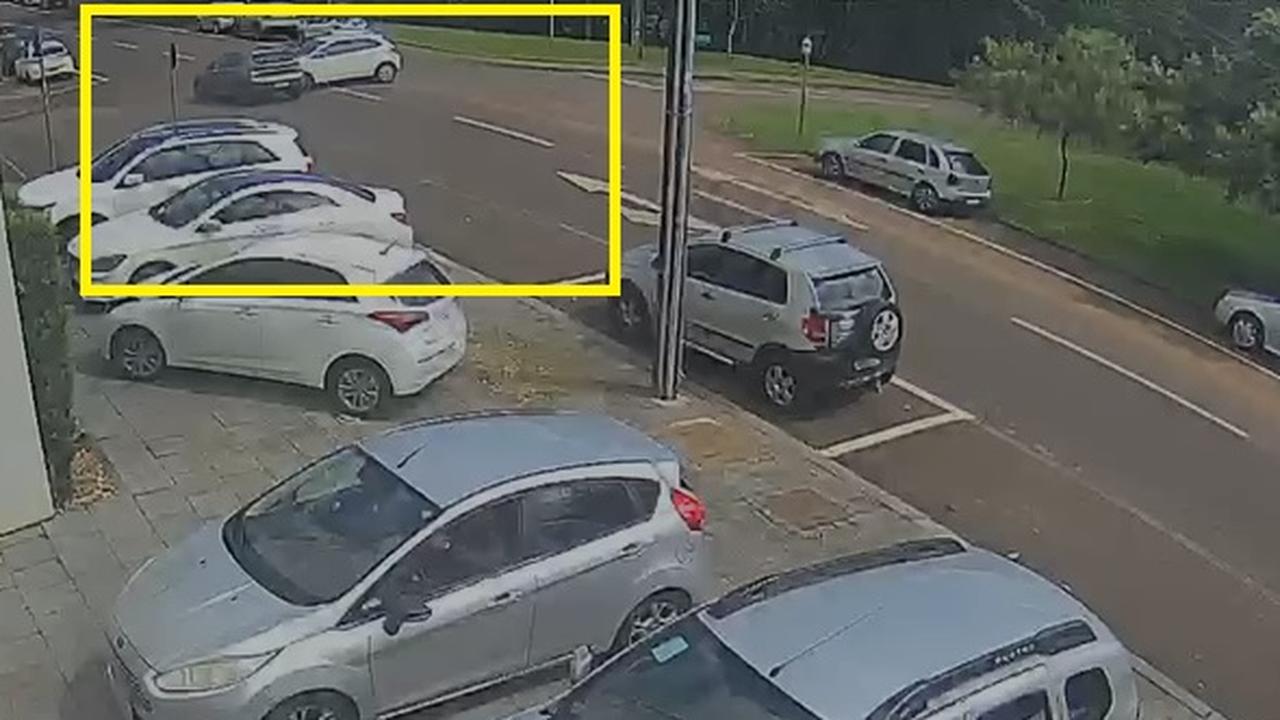 Câmera flagra acidente entre Onix e Peugeot no Centro de Cascavel