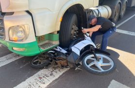 Acidente em Cascavel deixa motociclista ferido na Avenida Tancredo Neves
