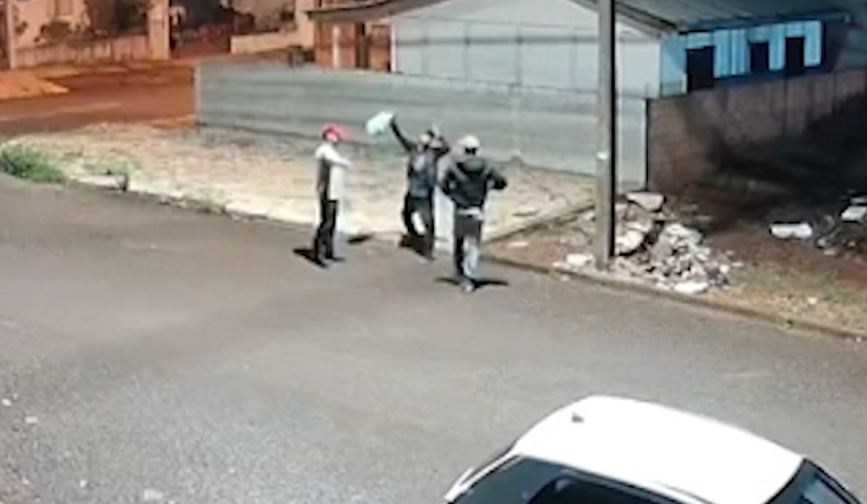 Tentativa de homicídio em Cascavel: Vídeo mostra homem atirando na Região Norte