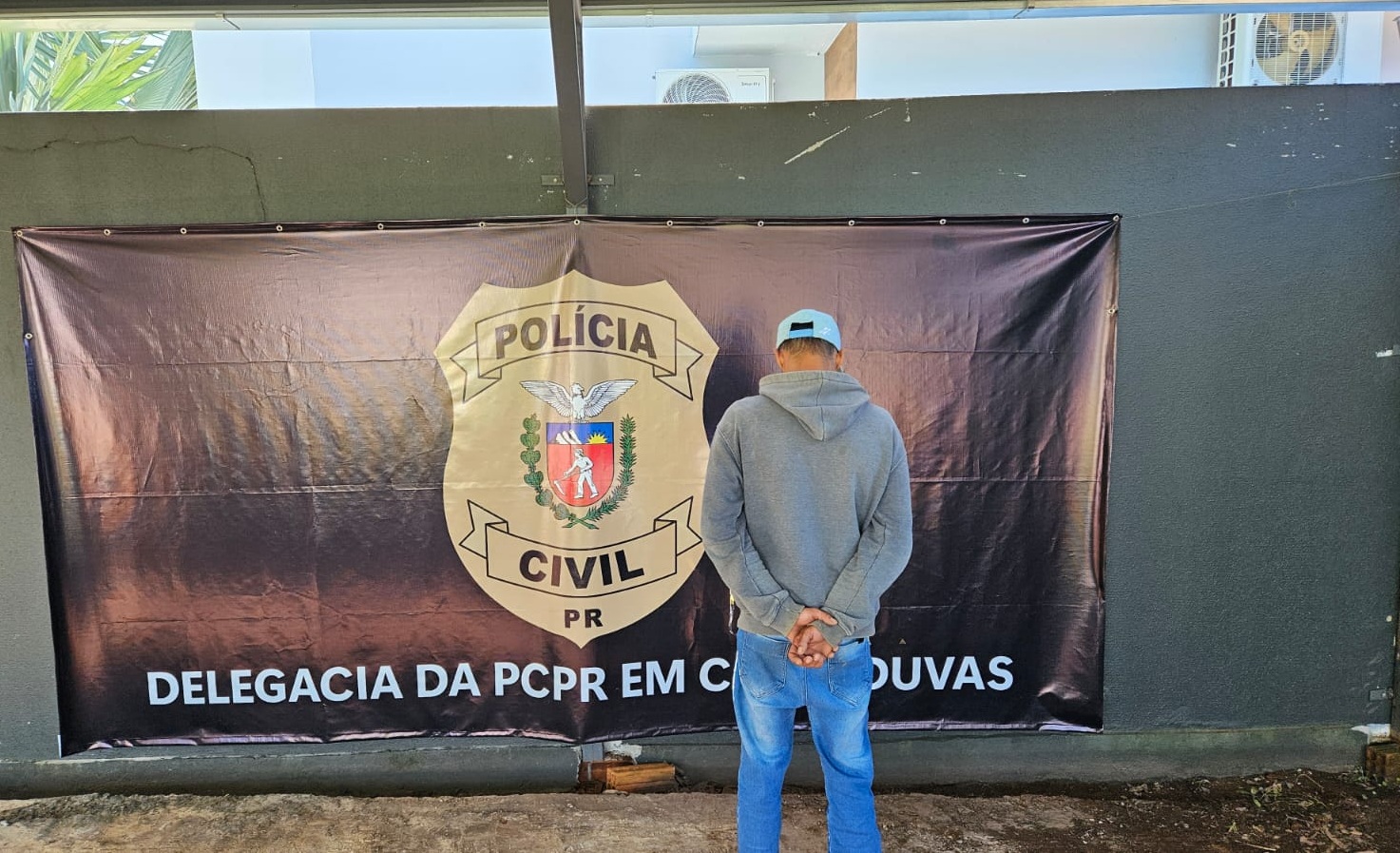 Homem é preso por crime envolvendo material de abuso sexual infantil Imagem referente a Homem é preso por crime envolvendo material de abuso sexual infantil