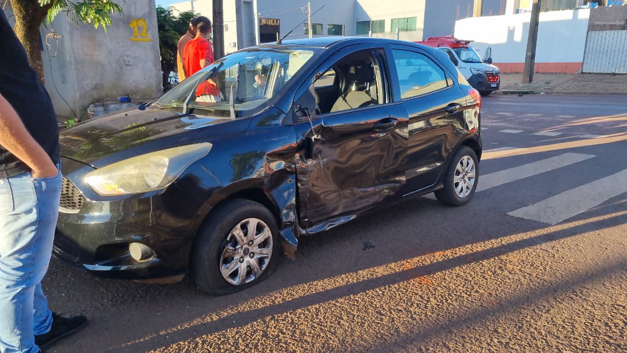 Acidente em Cascavel deixa motociclista com fratura no braço na Avenida Piquiri