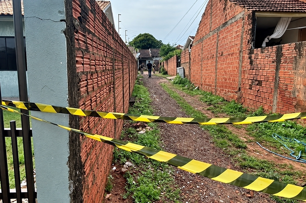 Ataque a tiros deixa mãe de jovem recém-saído da prisão e outro homem mortos Imagem referente a Ataque a tiros deixa mãe de jovem recém-saído da prisão e outro homem mortos