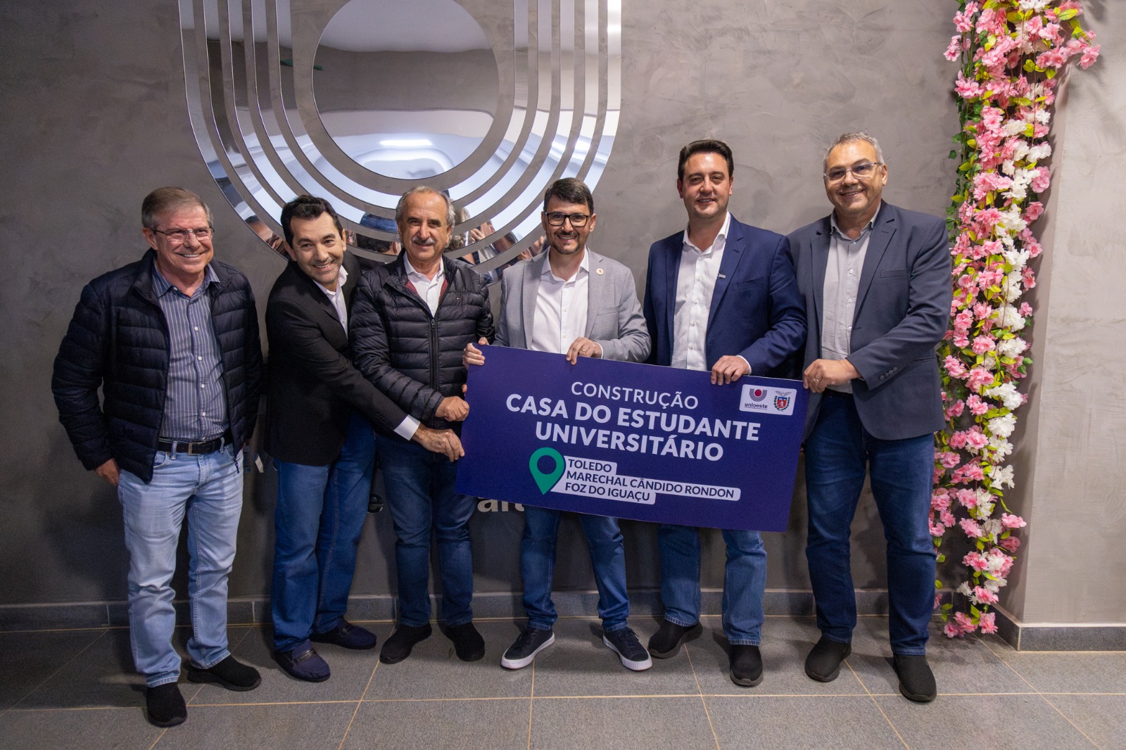 Unioeste assina ordem de serviço para construção da Casa do Estudante Universitário nas cidades de Toledo, Marechal Cândido Rondon e Foz do Iguaçu Imagem referente a Unioeste assina ordem de serviço para construção da Casa do Estudante Universitário nas cidades de Toledo, Marechal Cândido Rondon e Foz do Iguaçu