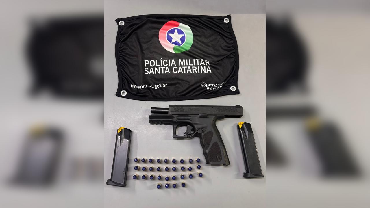 Imagem referente a Homem é preso com pistola de uso restrito e 31 munições no Centro de São Lourenço do Oeste