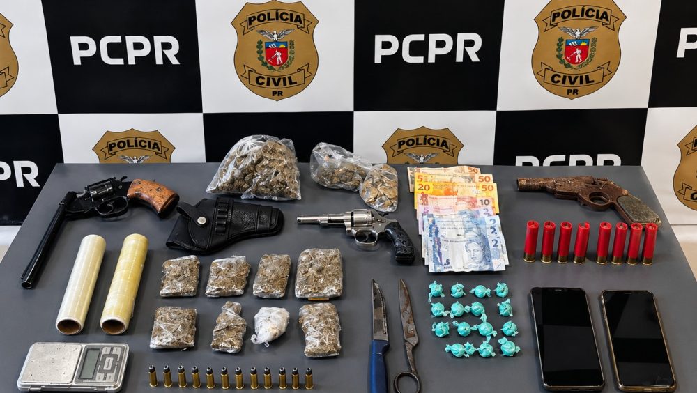 PCPR e PMPR prendem três pessoas e apreendem armas, munições e drogas em Rio Negro Imagem referente a PCPR e PMPR prendem três pessoas e apreendem armas, munições e drogas em Rio Negro