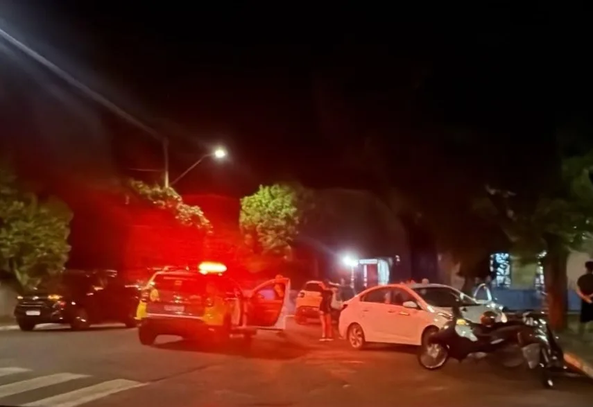 Imagem referente a Homem armado faz família refém e rouba caminhonete no centro de Kaloré