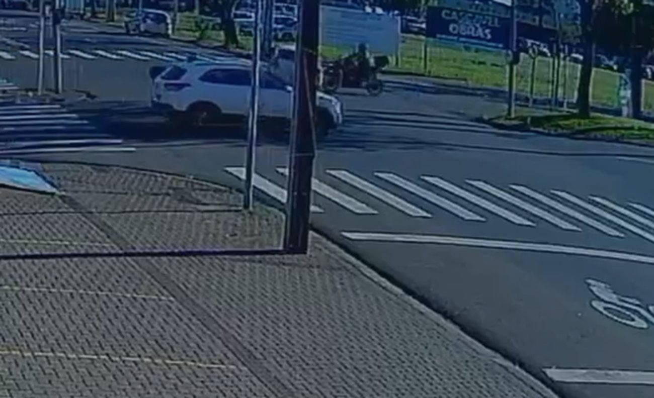 Vídeo mostra Gol realizando conversão à esquerda em colisão com BMW GS1250