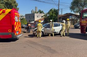 Acidente entre Amarok e Sandero deixa pessoa ferida na Rua Cuiabá