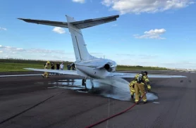 Pneus de avião estouram após pouso no aeroporto de Maringá