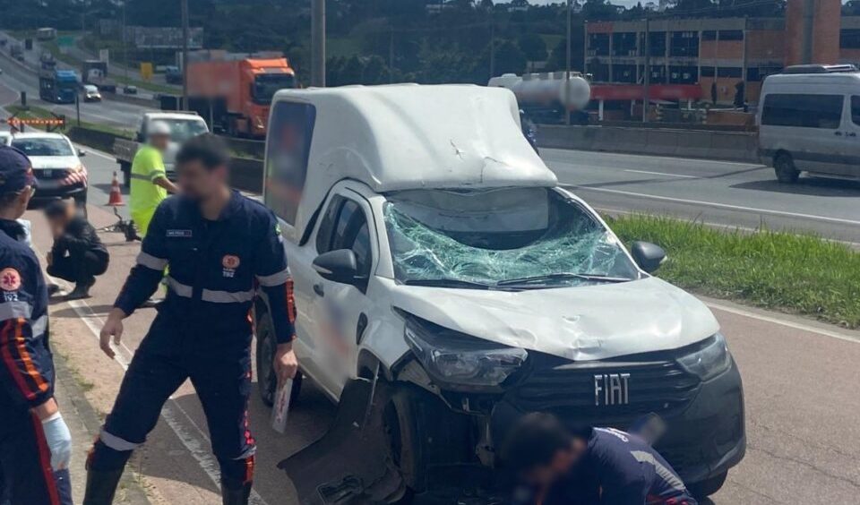 Ciclista morre após colisão com carro na marginal da BR-376 em São José dos Pinhais Imagem referente a Ciclista morre após colisão com carro na marginal da BR-376 em São José dos Pinhais
