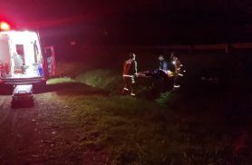 Mulher fica ferida após queda de moto na PRC-467 em Cascavel