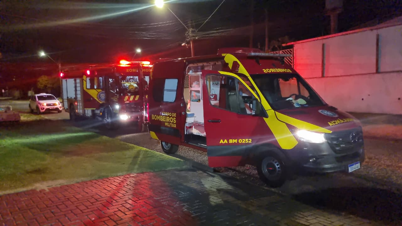 Queda de telhado em Cascavel: idoso fica horas pendurado pelo tornozelo até ser resgatado