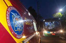 Queda dentro de ônibus deixa mulher ferida na Avenida Corbélia, em Cascavel