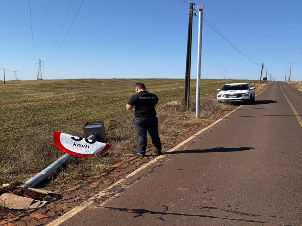 Radar recém-instalado é arrancado em estrada no Paraná Imagem referente a Radar recém-instalado é arrancado em estrada no Paraná