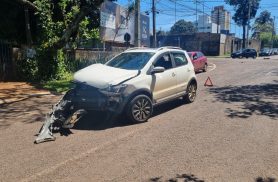 Acidente entre Audi e Crossfox causa danos no Centro de Cascavel