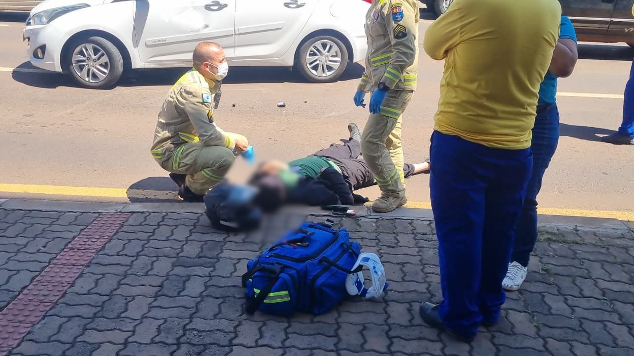 Motociclista fica ferido em Cascavel após acidente na Avenida Carlos Gomes