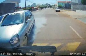 Câmera veicular registra acidente imprudente em Cascavel com Clio atingindo dois carros